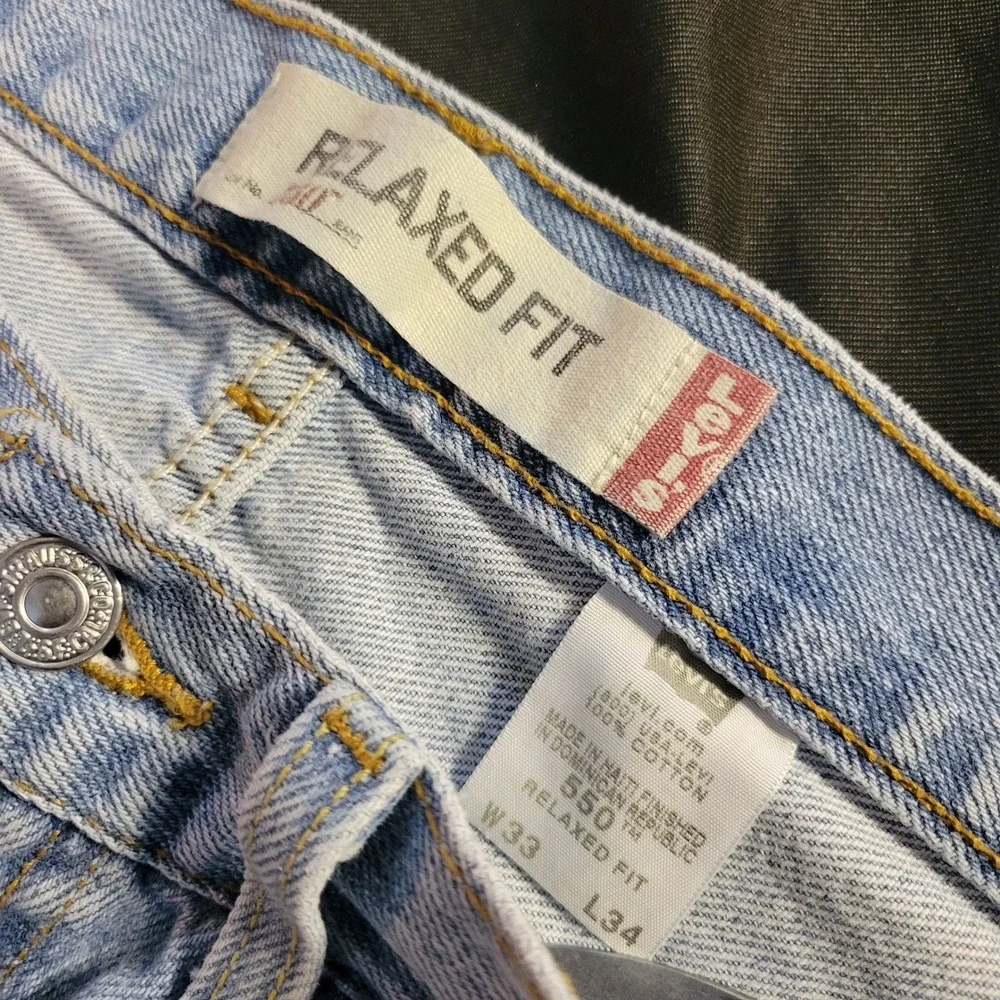Levis 550 Relaxed Fit Light Wash Denim Jeans Mens 31x32 Vintage Style Y2K